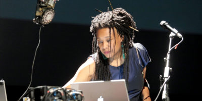 ARS ELECTRONICA 2008; A NEW CULTURAL ECONOMY: Sonorous Embodiment- Gro§e Konzertnacht; Brucknerhaus - Pamela Z: voice and electronics.
Foto: rubra