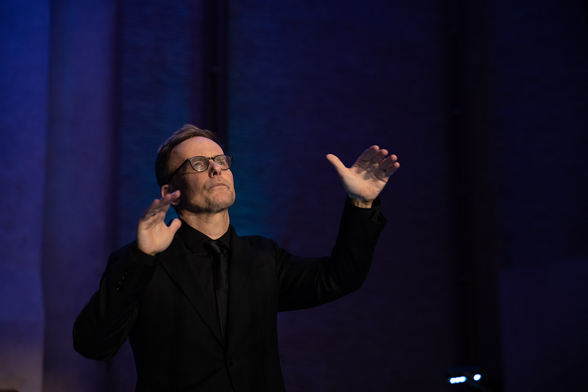 Craig Hella Johnson conducting